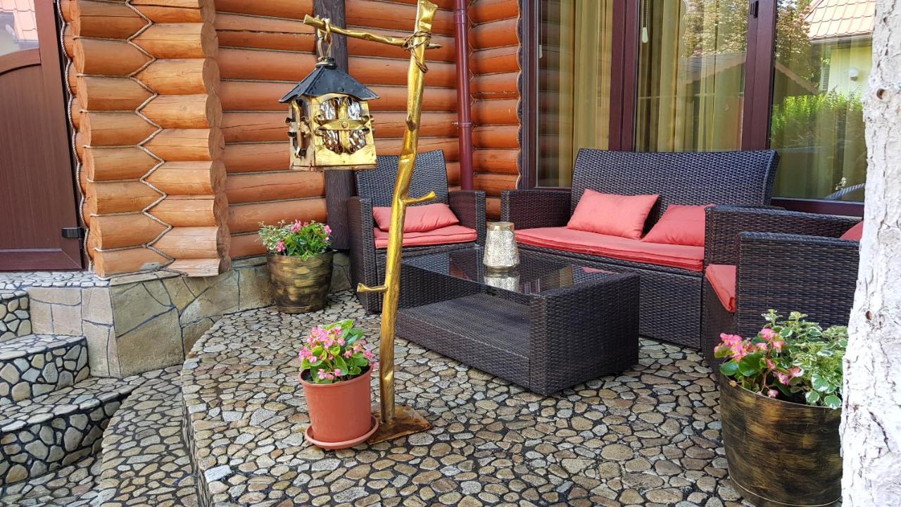 Luxury Apartments With Pool And Sauna In The Villa Chernivtsi Exterior photo