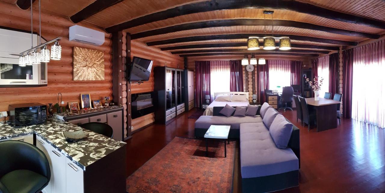 Luxury Apartments With Pool And Sauna In The Villa Chernivtsi Exterior photo