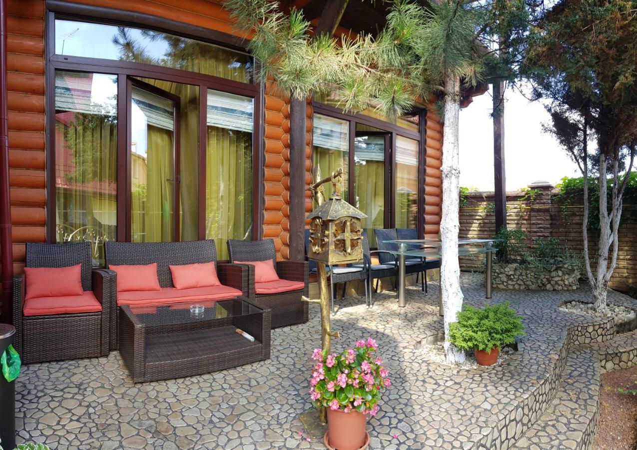 Luxury Apartments With Pool And Sauna In The Villa Chernivtsi Exterior photo