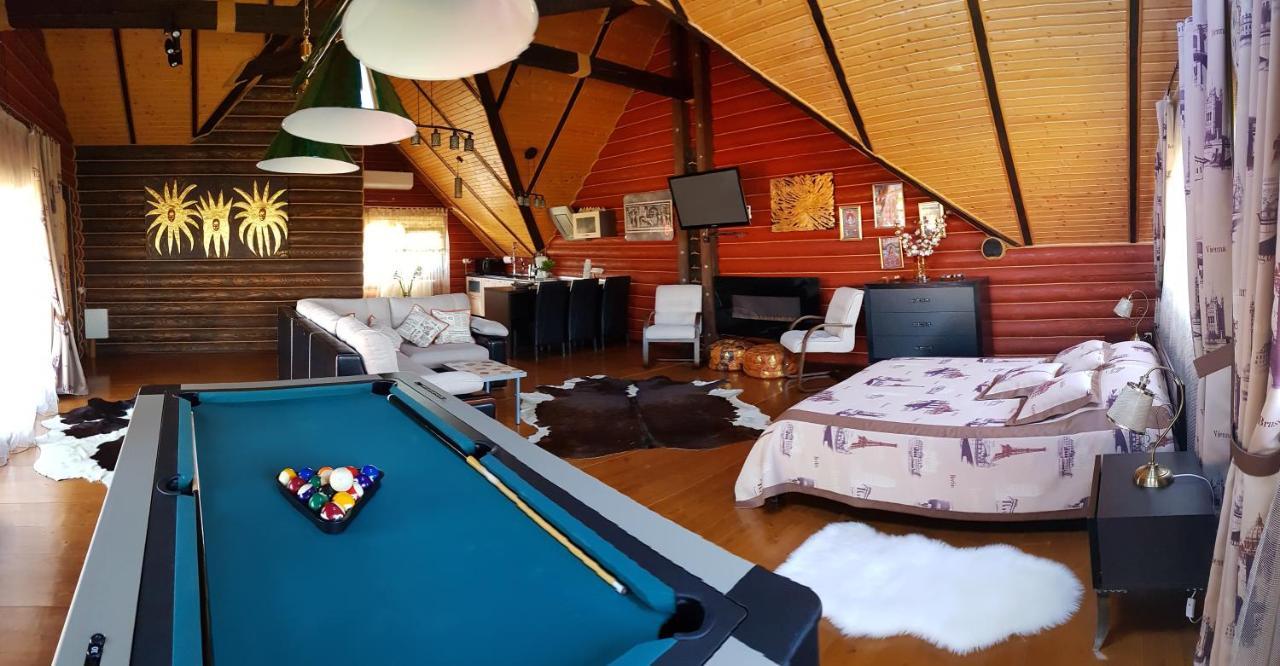Luxury Apartments With Pool And Sauna In The Villa Chernivtsi Exterior photo