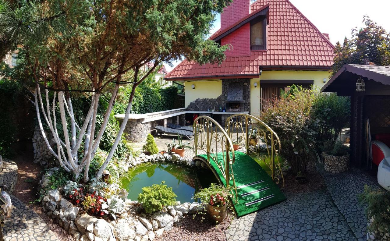 Luxury Apartments With Pool And Sauna In The Villa Chernivtsi Exterior photo