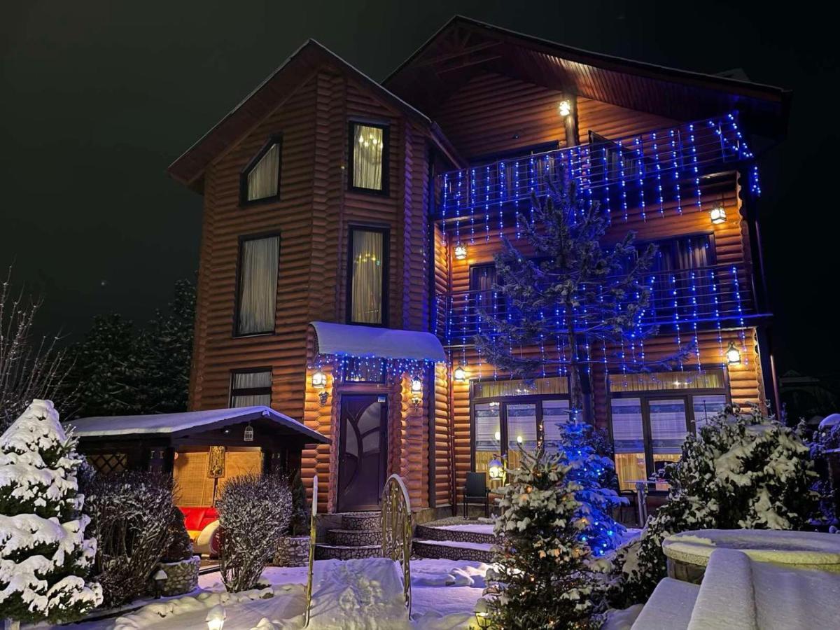 Luxury Apartments With Pool And Sauna In The Villa Chernivtsi Exterior photo